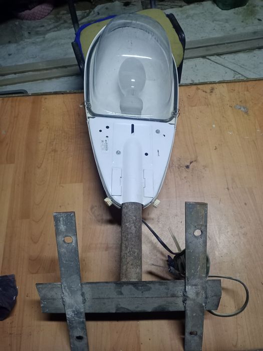 Прожектор новый.