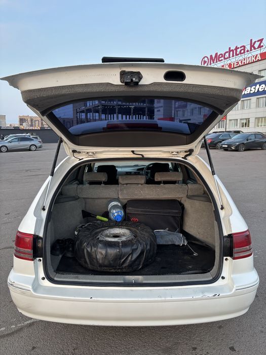 Тойота Mark 2 Qualis