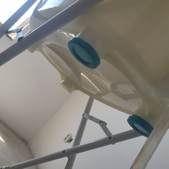 Cadita înaltă bebe cu picioare metalice