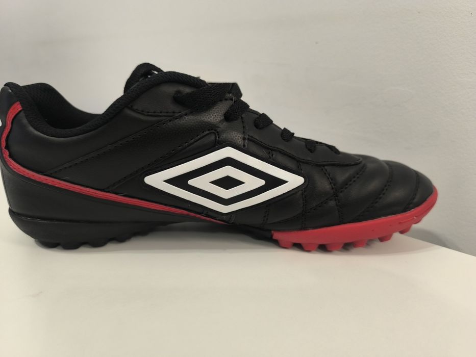 Стоножки за футбол 42  номер.За зала или твърди настилки