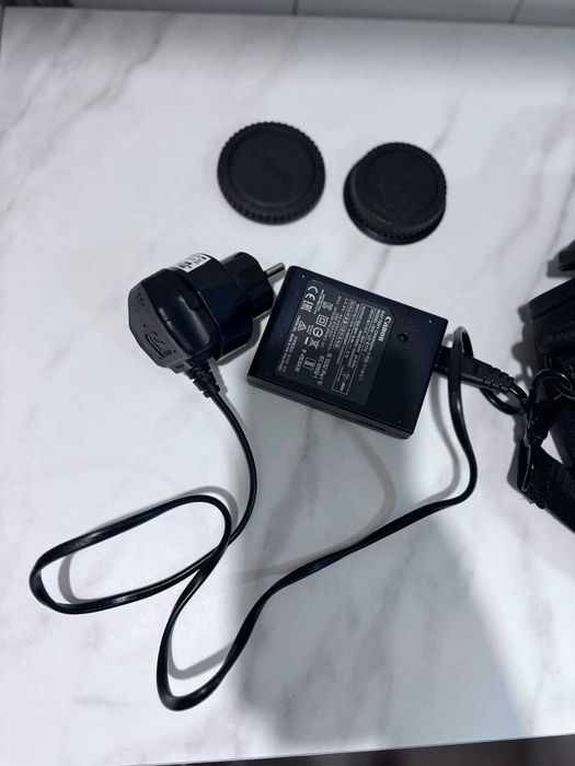 CANON EOS 200D + 18-55 mm + карта памет + чанта ПОДАРЪК | като нов