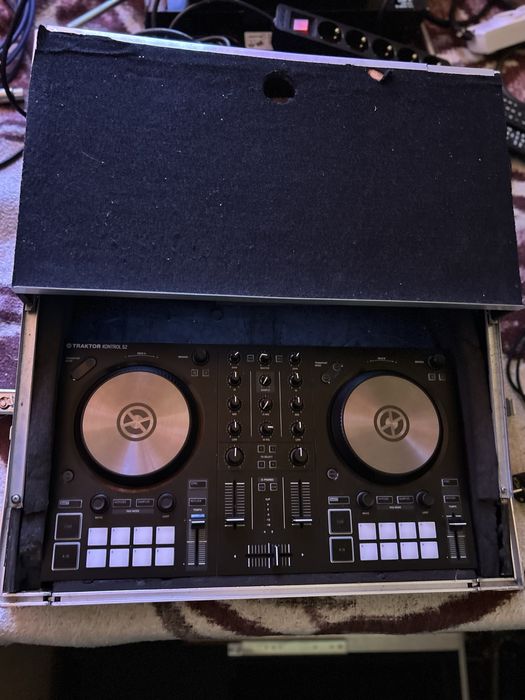 Flight case transport consolă DJ Traktor S2 MK3
