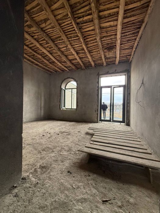 Bunyodkor mahallasida uy sotiladi (korobka)