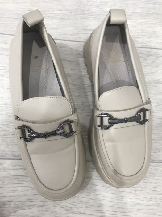 Продаю туфли для девочек размер36 ,,, цена2000