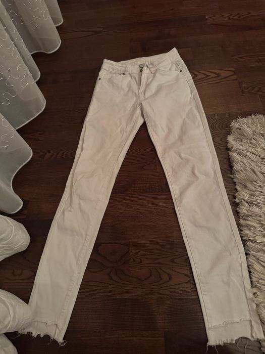 Pantaloni albi tip skinny