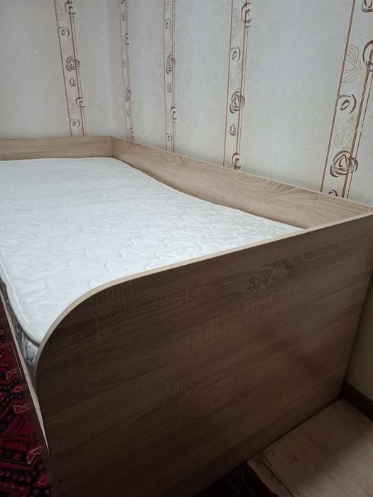 Кровать полутороспальная