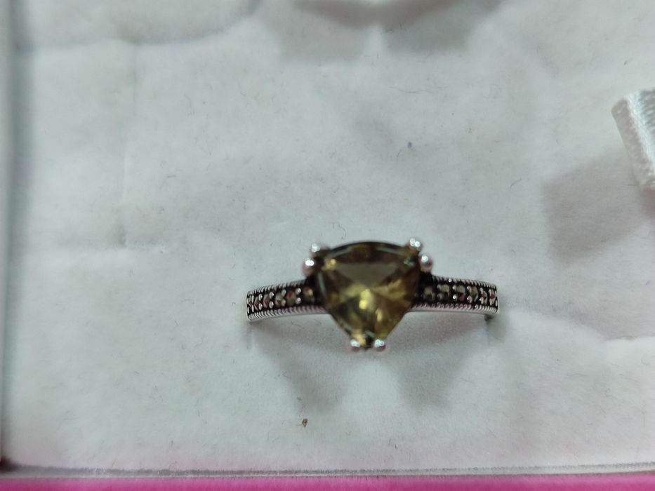 Кольцо серебро с камнем