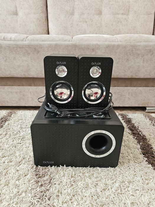 Продам Саббуфер с двумя колонками.