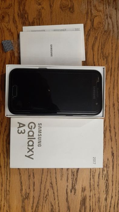 Samsung a3 2017  в отлично състояние
