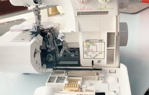 Продам оверлог ягуар