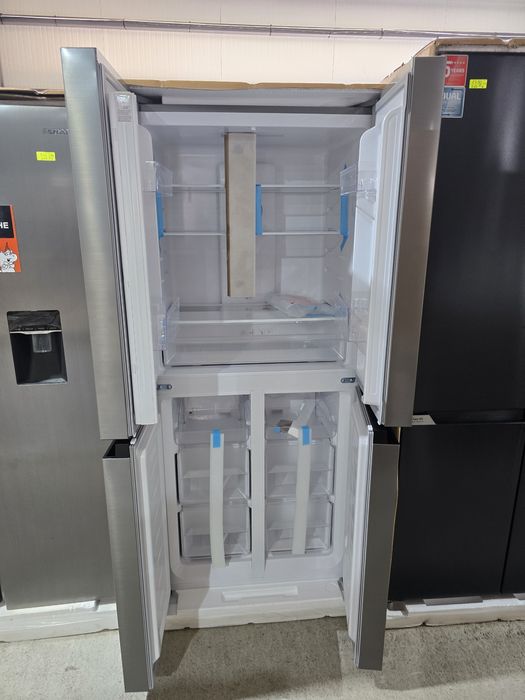 Нов инверторен side by side хладилник Snaige френски врати