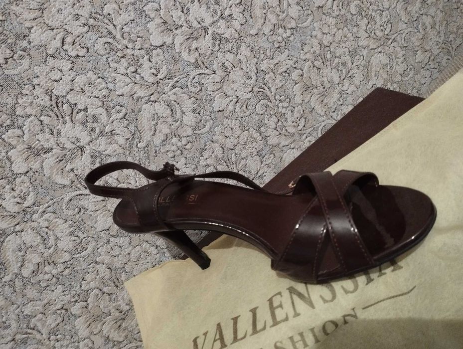 Босоножки женские