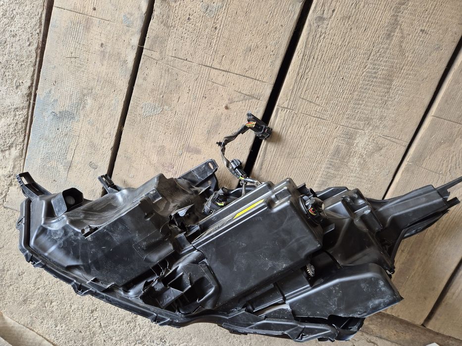 Vând  far Nissan Qashqai  an 2024.