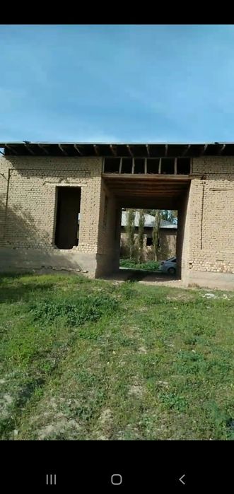 Yangiyolda 14 sòtx 2 etajli 8ta xonali uy sotiladi