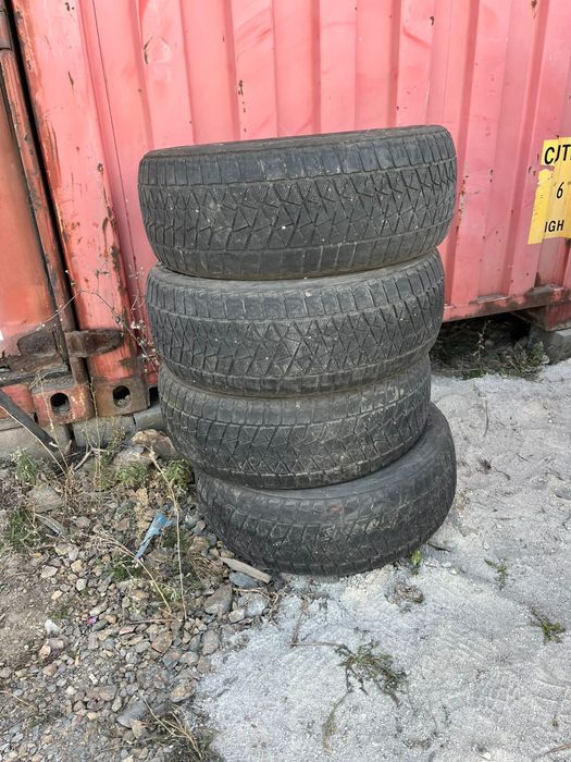 Продам резину, всесезонная, липучка.