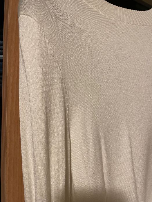 Pulover/ bluză ZARA pe alb cu guler turtleneck pe alb