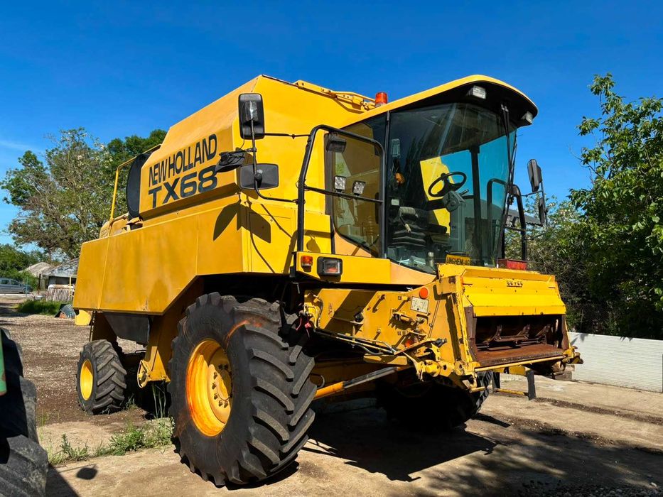 Combina New Holland TX 68