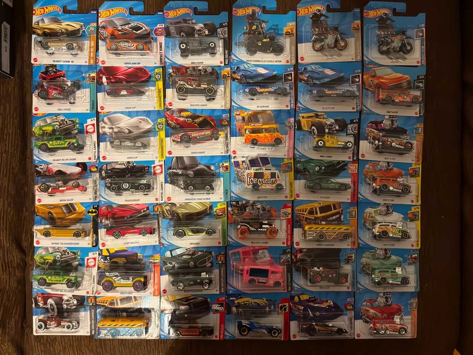Lot masinute Hot Wheels (42 buc.)