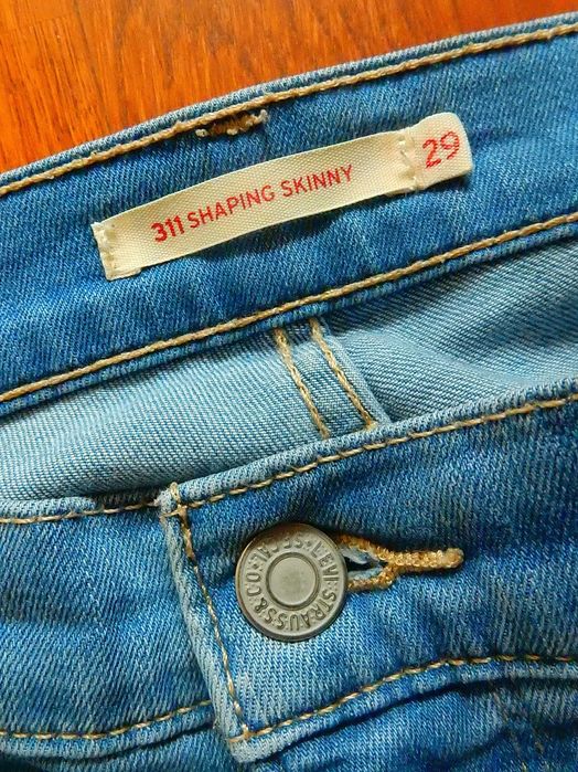Blugi Levi's 311 Shaping Skinny. Marime 29. Impecabili, ca noi.