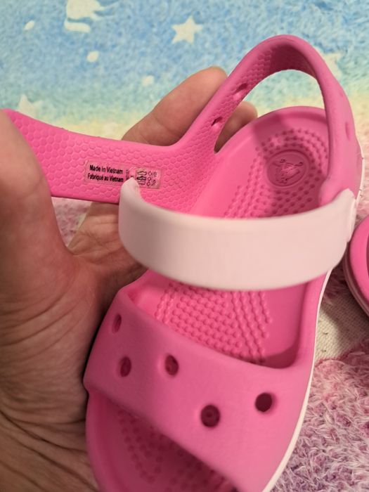 Sandale crocs fete c6, 22-23 

Sandale h&m fete ,20-21 ,stare buna 30 lei 

Sau impreuna 1