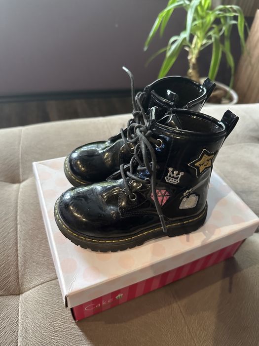 Лачени ботушки 24 номер