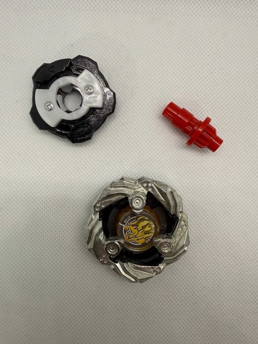 Beyblade комплект с X-Winder Launcher