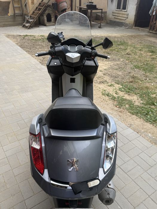 Vand scuter Peugeot 125(se poate conduce cu cat B)