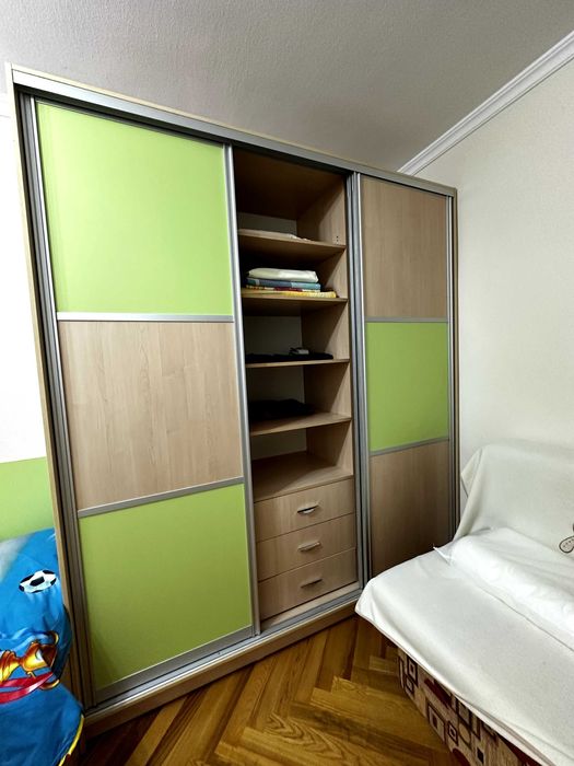 Продаю детский комплект мебели из 5 предметов