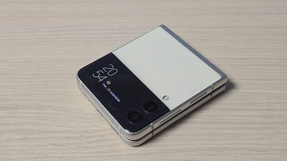 Samsung Z Flip 4 Defect ecran mare