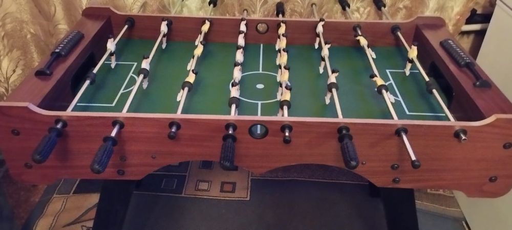 Продам футбол большой.