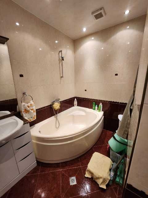 Дава се под наем Четиристаен апартамент в Търговище, Център - 108 кв.м за 484.5 € - Снимка #12