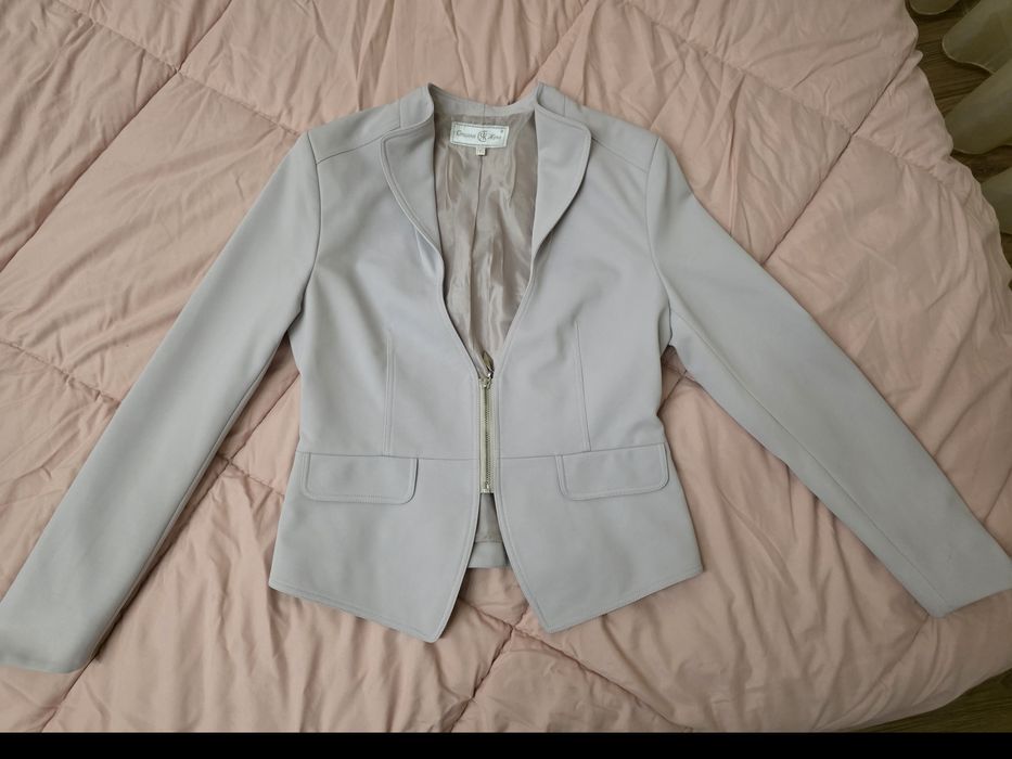 Дамско сако стилна жена