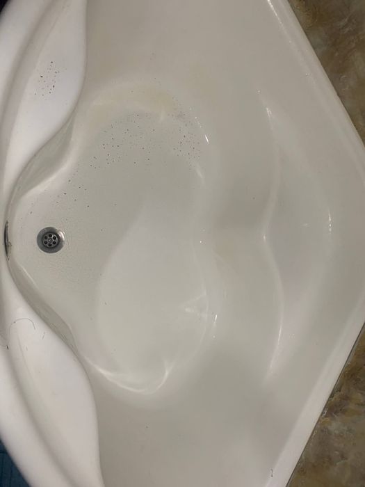 Продам угловую ванну