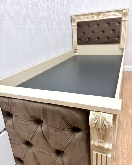 Королевская кровать новая мало была в использовании