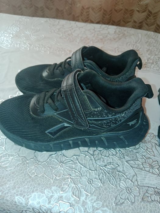 Сандали и кроссовки на мальчика 33размер