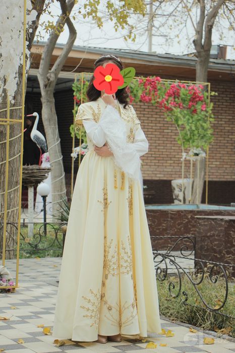 Ansambl kelinlar uchun ko'ylak, kelin salom ga ko'ylak