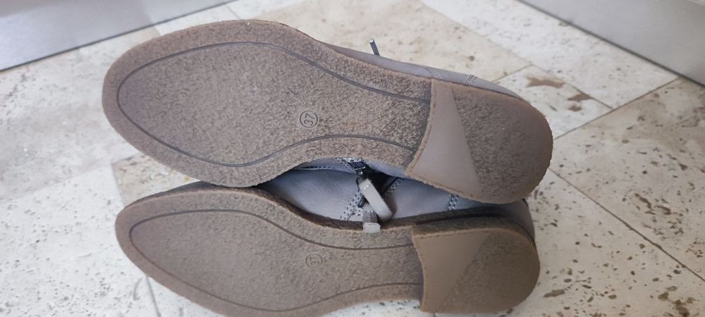 Vând ghete scurte dama, piele nabuc