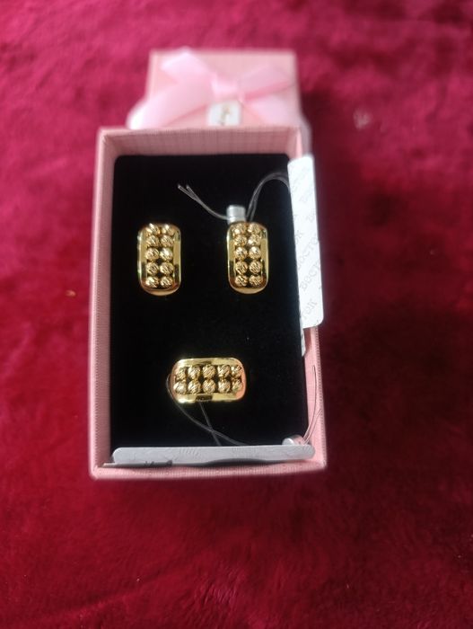 Золотое комплект,Евро модель дорика, проба 585,вес7,22 гр, размер 17