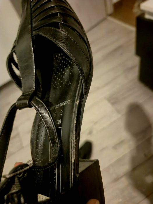 Sandale cu toc din piele naturală