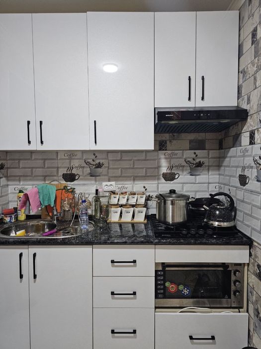 3 xonali kvartira sotiladi