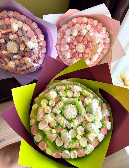 Сладкие букеты, подарки из шоколада и мармелада