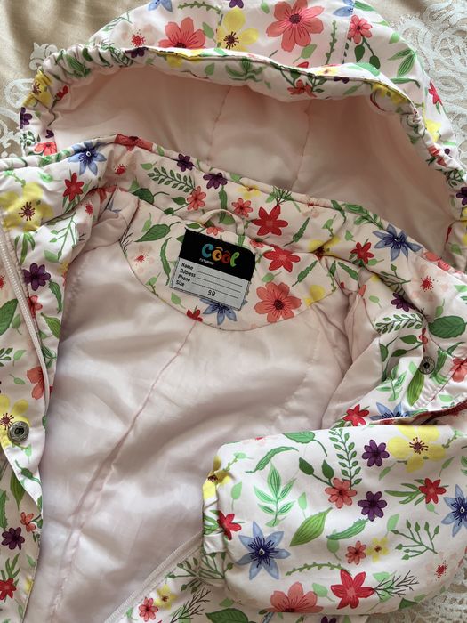 Продам куртку на девочку