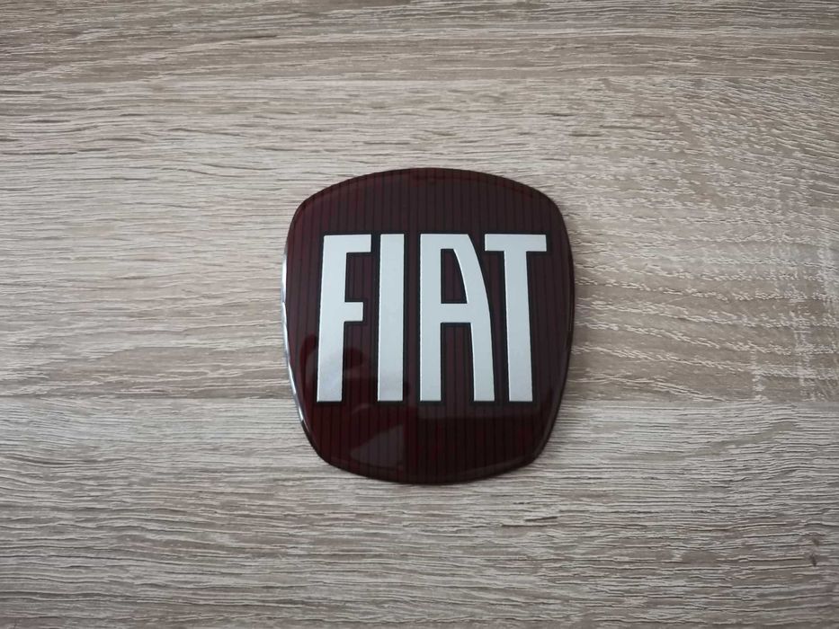 червена емблема Fiat голям размер