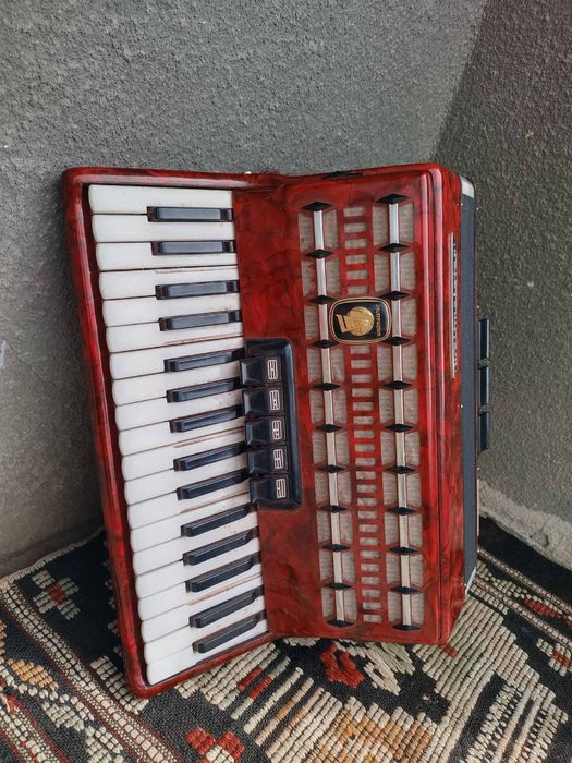 Акордеон с 60 баса
