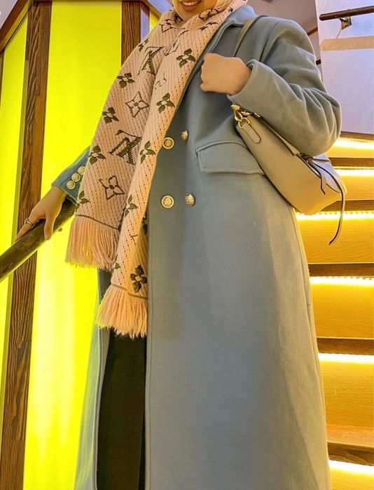 Пальто светло голубое