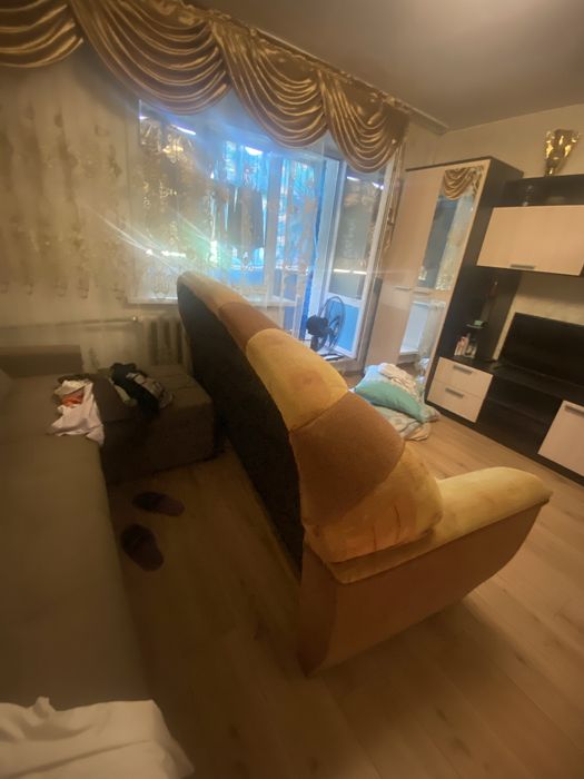 Продам диван целый