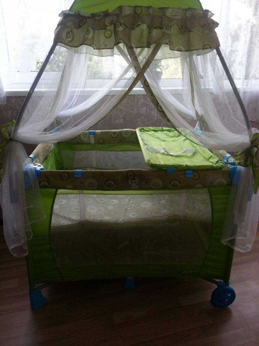 Детская кроватка манеж.