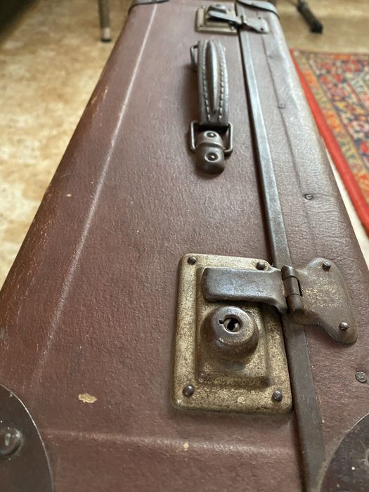 Античен куфар запазен