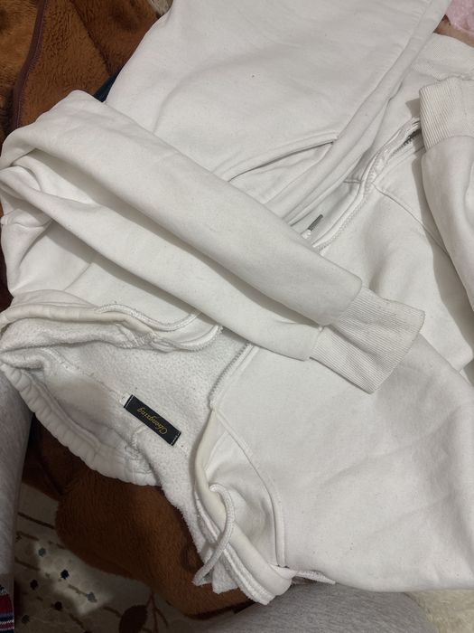 Продам спортивный костюм белого цвета