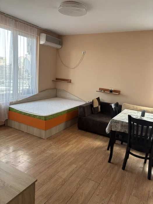 Дава се под наем Двустаен апартамент в Бургас, Славейков - 62 кв.м за 250 € - Снимка #2